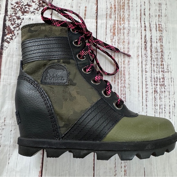 SOREL Lexie Youth Winter Boots Size 1 Green Black Waterproof - Picture 4 of 6